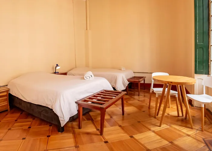 Hostal R10
